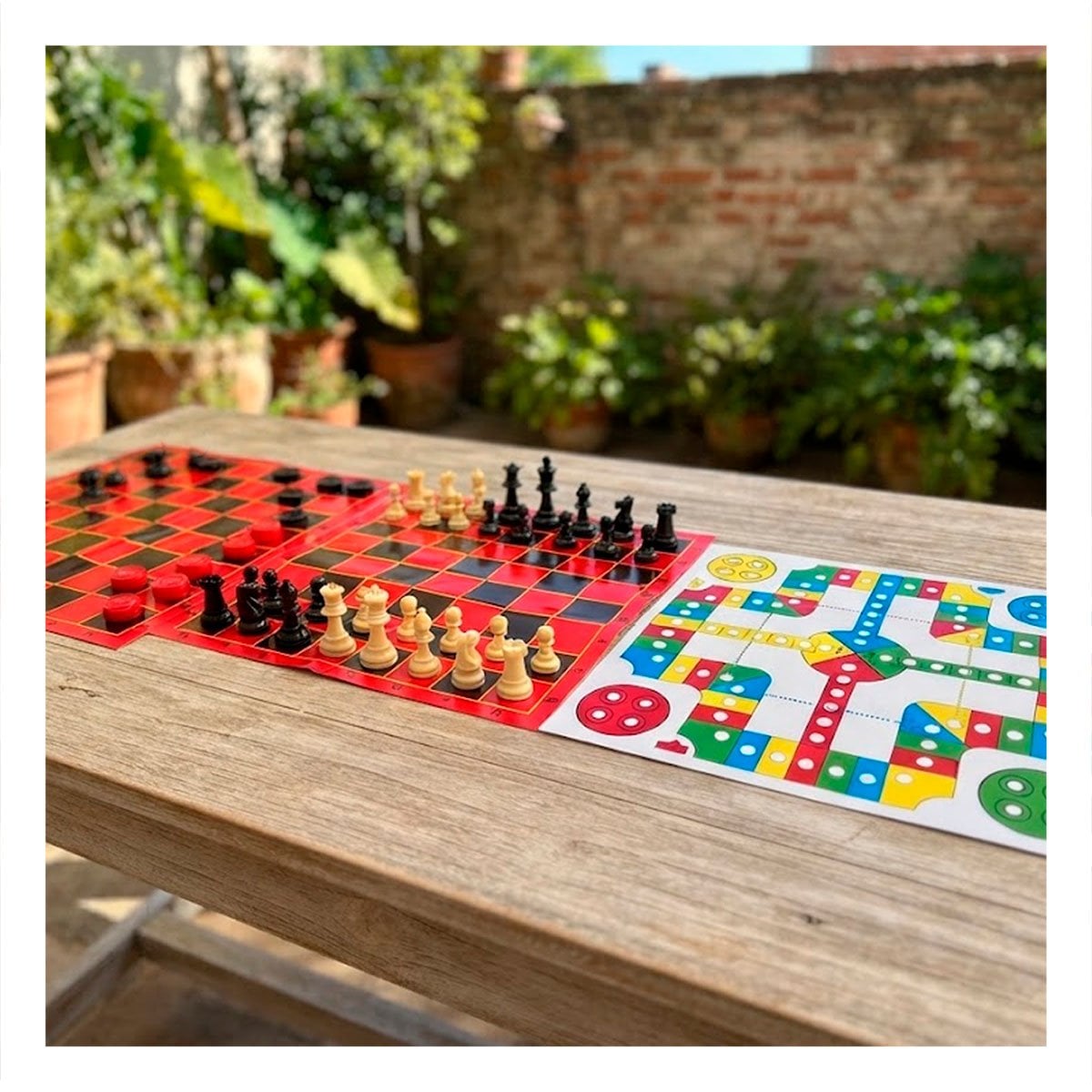 SET FAMILIAR DE JUEGOS AJEDREZ LUDO Y DAMA 3 EN 1 Y REGALO STICKER - 1