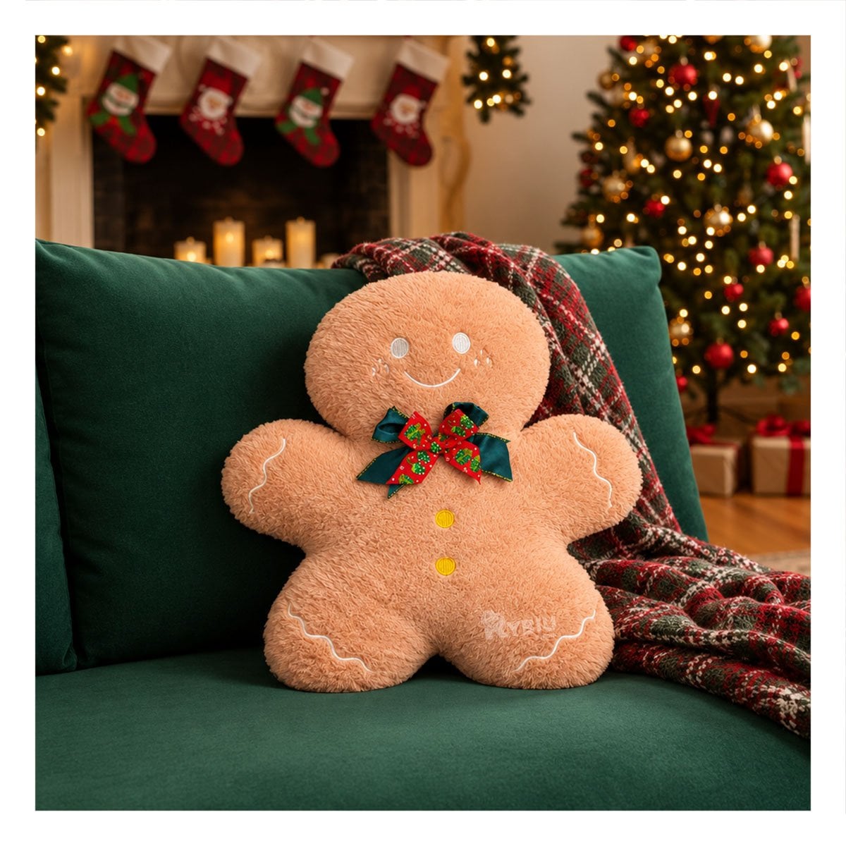 COJIN NAVIDENO CON DISENO DE JENGIBRE EN PELUCHE LISO BEIGE - 1