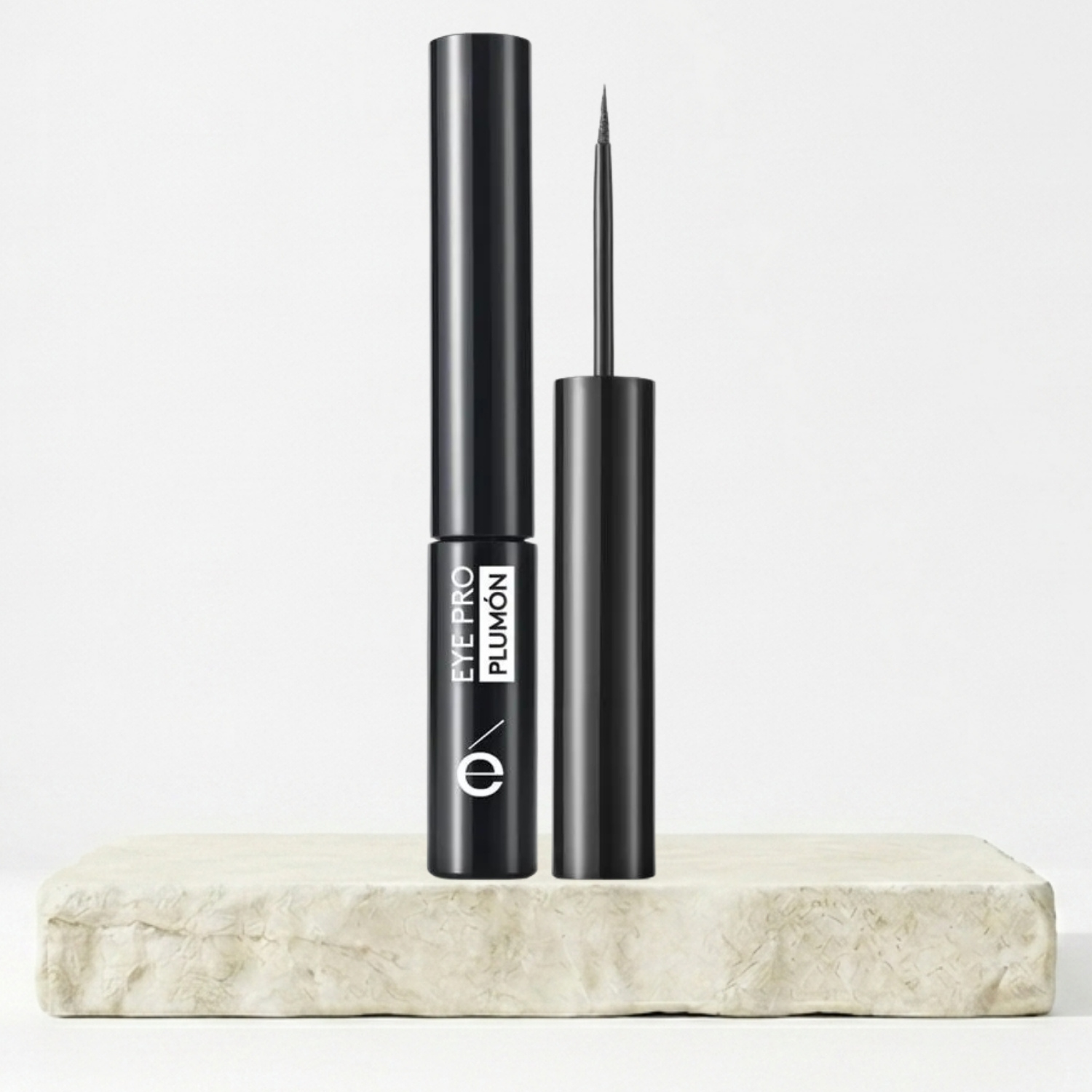 DELINEADOR PUNTA PLUMON EYE PRO - 1