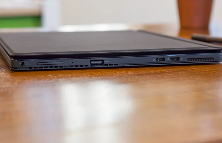 DELL LATITUDE 5290 2 EN 1 + DELL PEN STYLUS INTEL CORE I5 8GB RAM 256GB - 7
