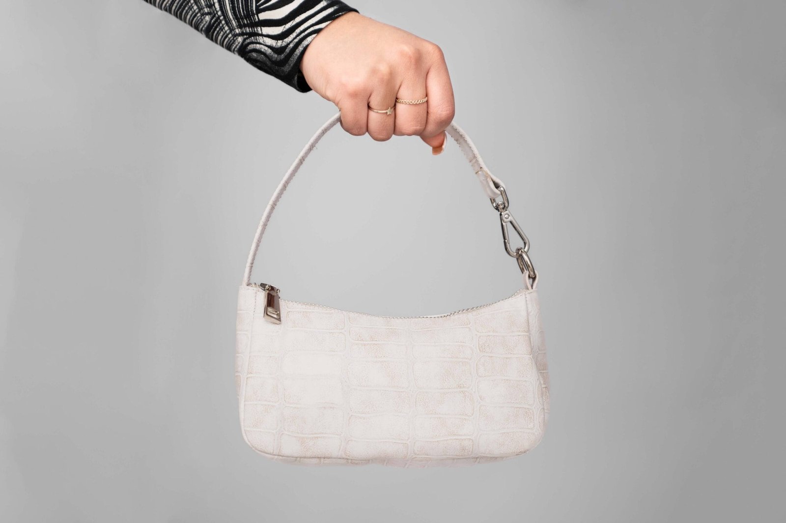 CARTERA DE MANO MUJER CUERO BIGIONI CM-01 HUESO + CORREA Y HEBILLAS - 4