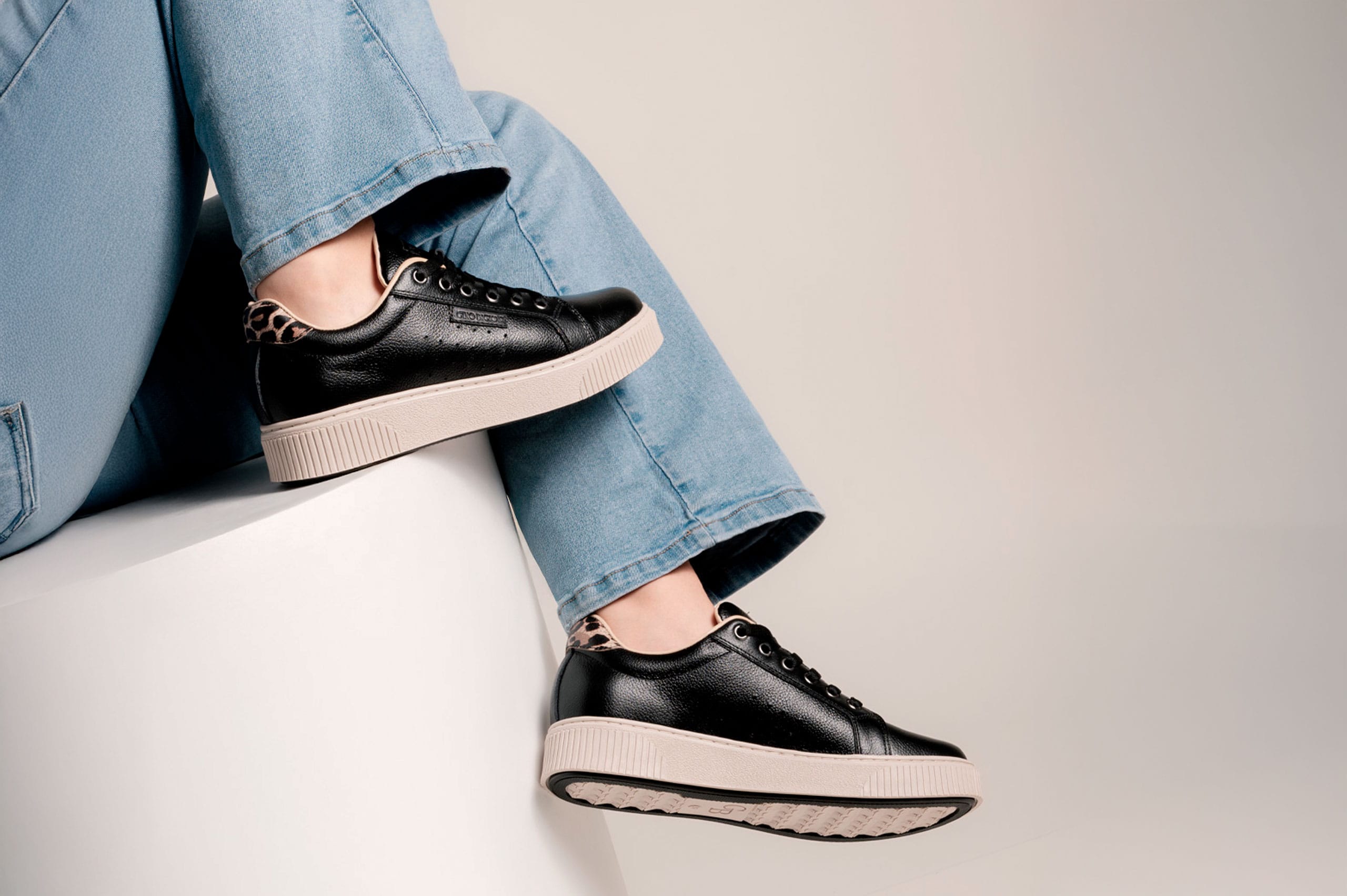 ZAPATILLAS MUJER CUERO NAPA BIGIONI ZA49 NEGRO - 2