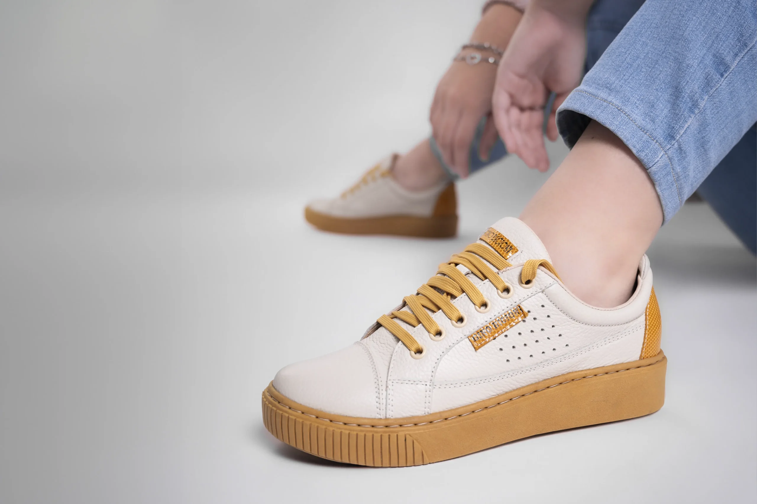 ZAPATILLAS MUJER CUERO FLOTTER BIGIONI ZA35 BEIGE Y MOSTAZA - 2
