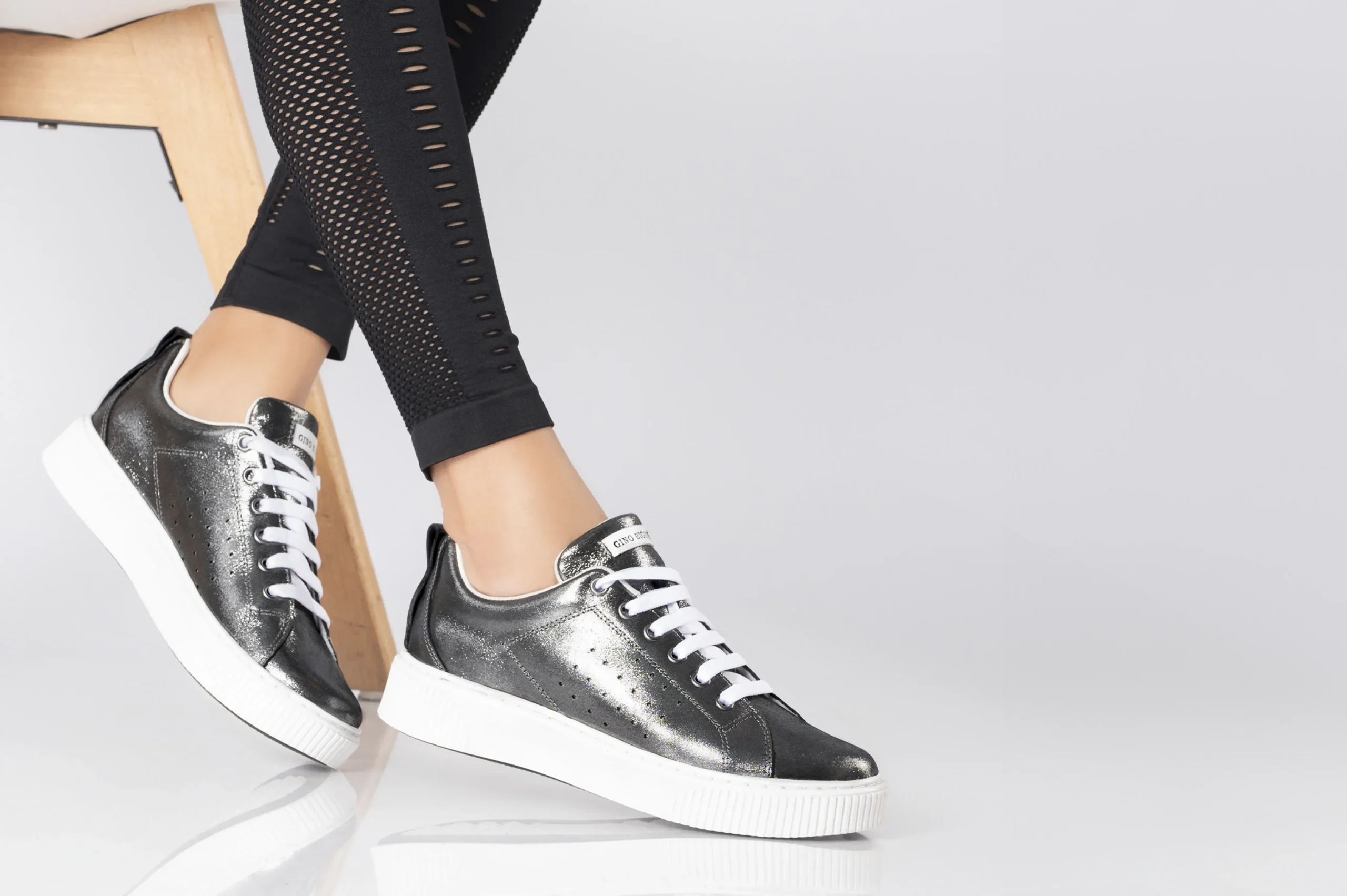 ZAPATILLAS MUJER CUERO GLITTER BIGIONI ZA46 NEGRO Y PLATA - 2