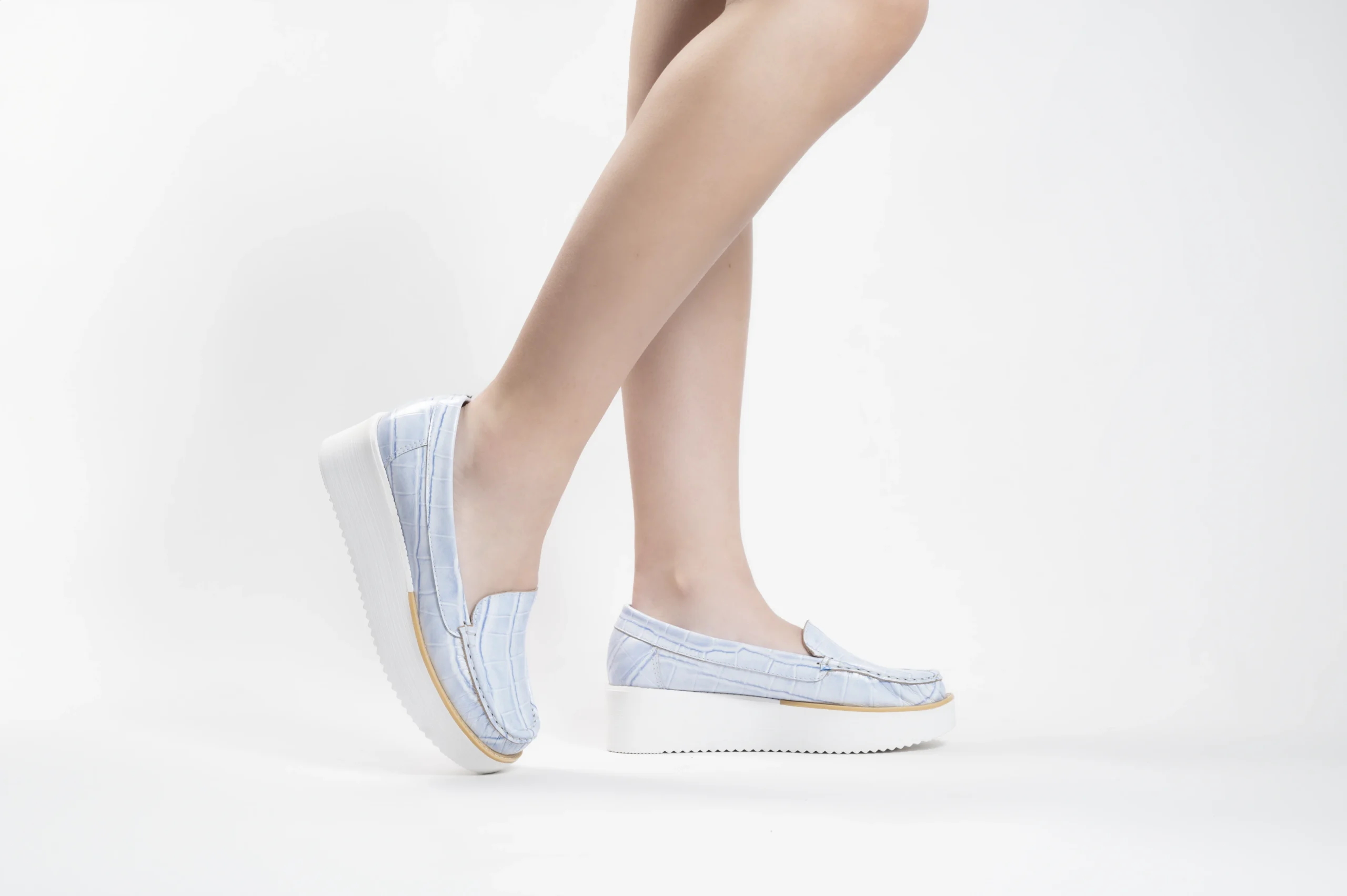 MOCASIN MUJER CUERO CROCO BIGIONI MOC CELESTE - 2