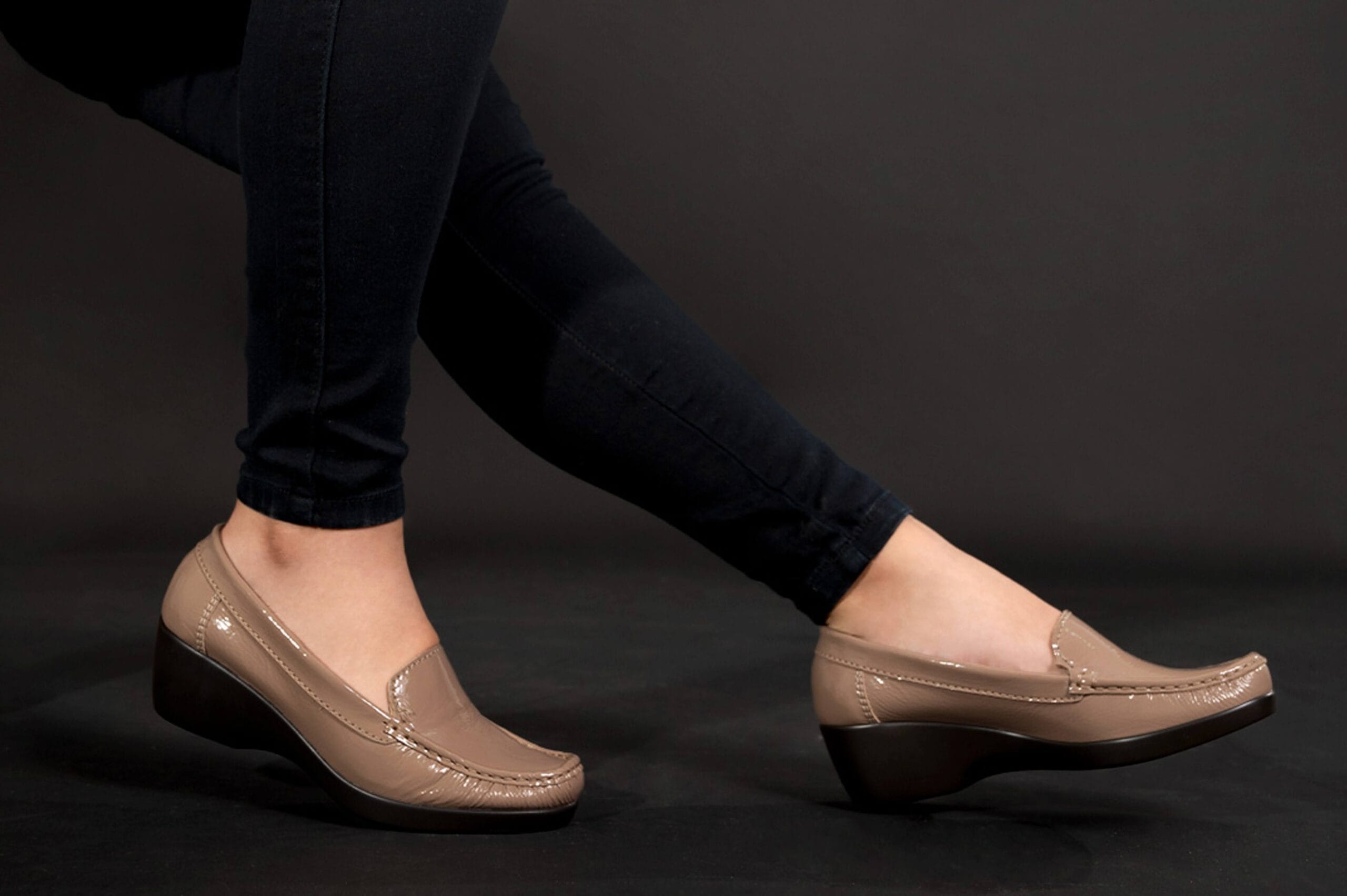 MOCASIN MUJER CUERO CHAROL BIGIONI TACNA22-01 TAUPE - 2