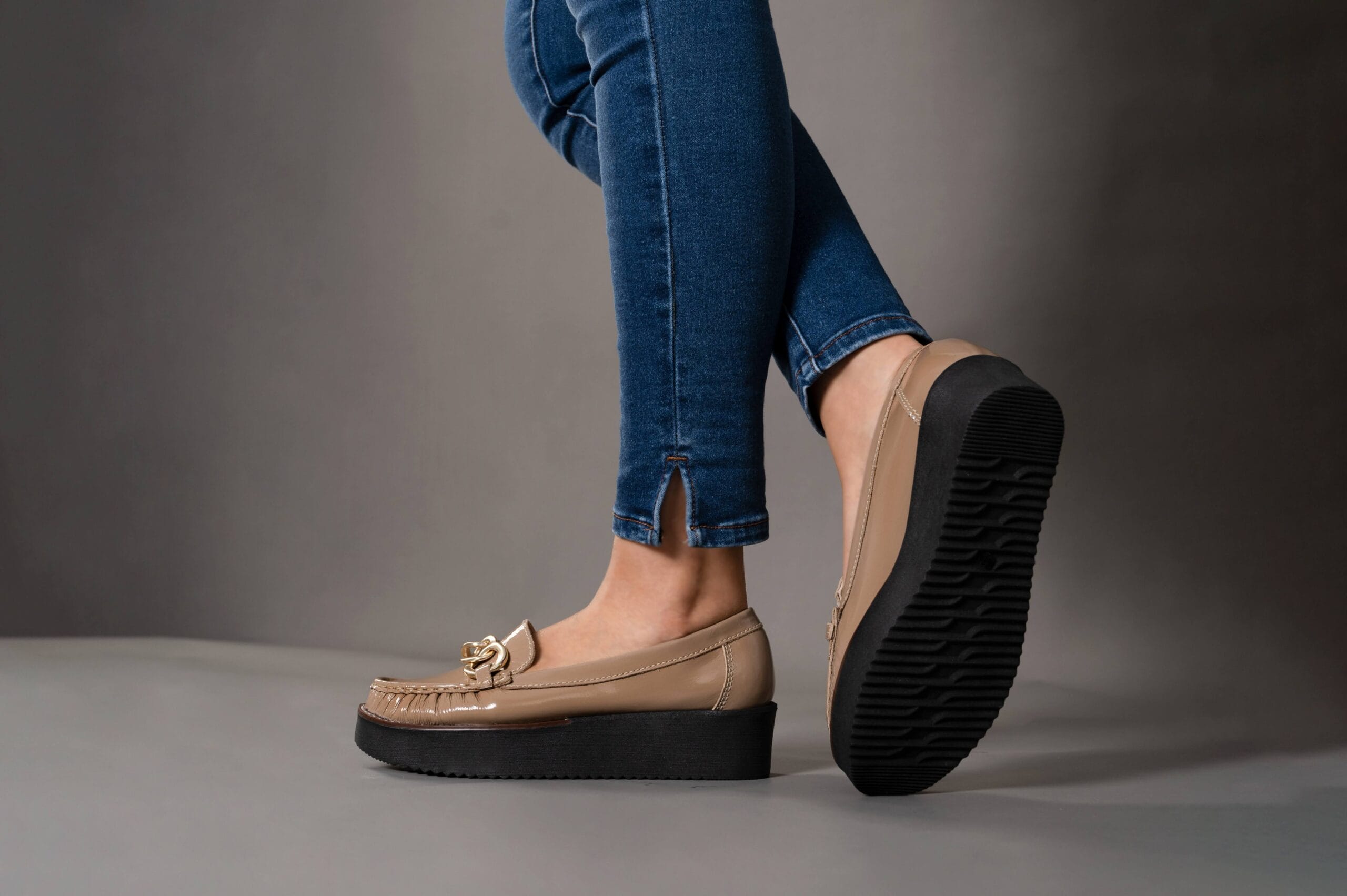 MOCASIN MUJER CUERO CHAROL BIGIONI PLA TAUPE - 2
