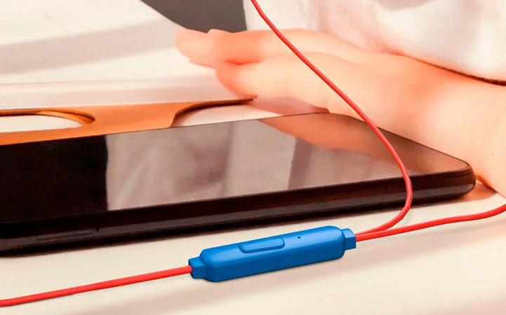 AUDÍFONOS CABLEADOS XTECH CON MICRÓFONO CAPITANA MARVEL - 2