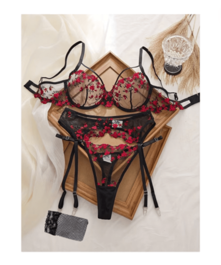 LENCERIA SEXY CONJUNTO PORTALIGAS CON SEMI HILO Y MEDIAS MALLA - 1