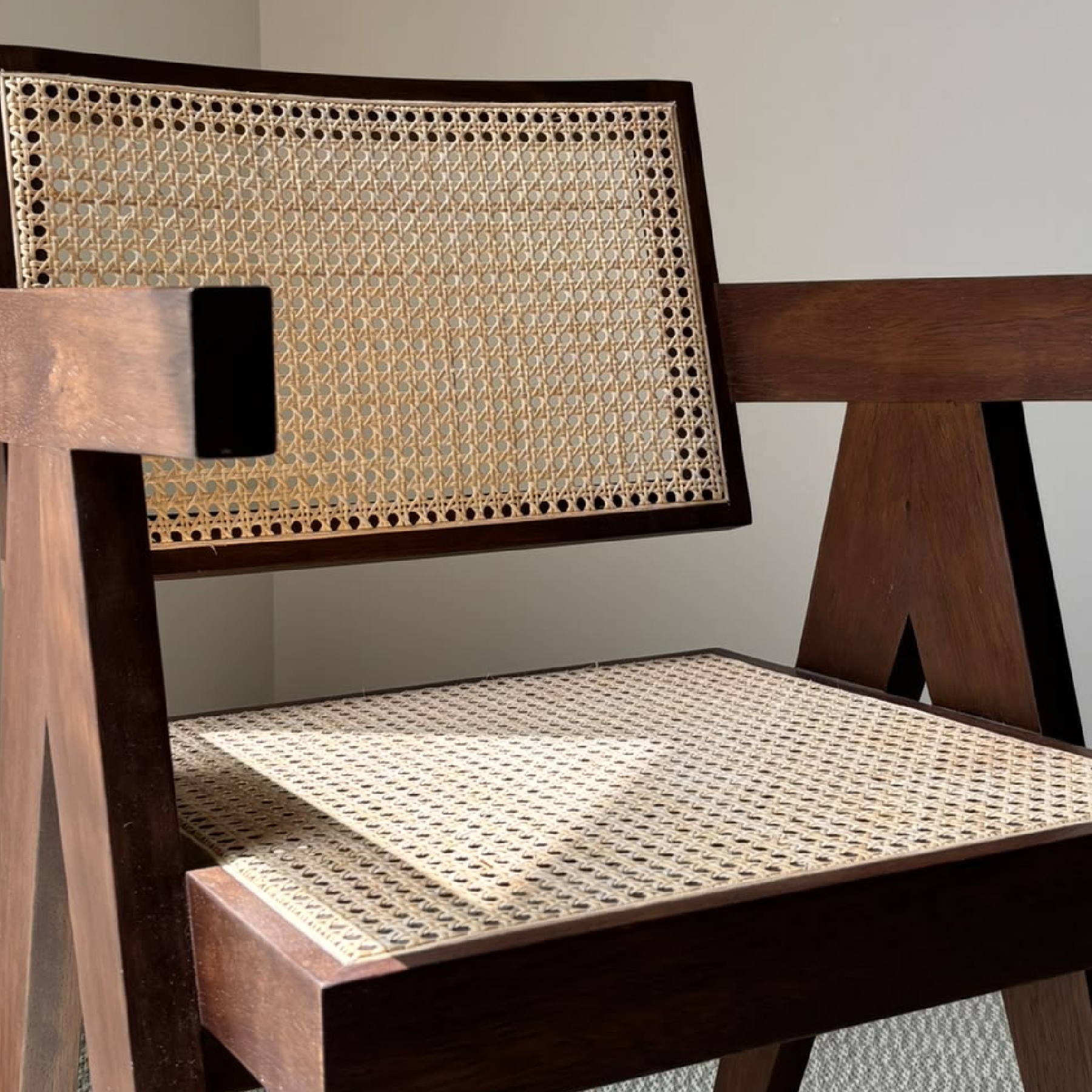 SILLA DE COMEDOR DE MADERA Y TEJIDO CON REPOSABRAZOS GREENSALT - 3