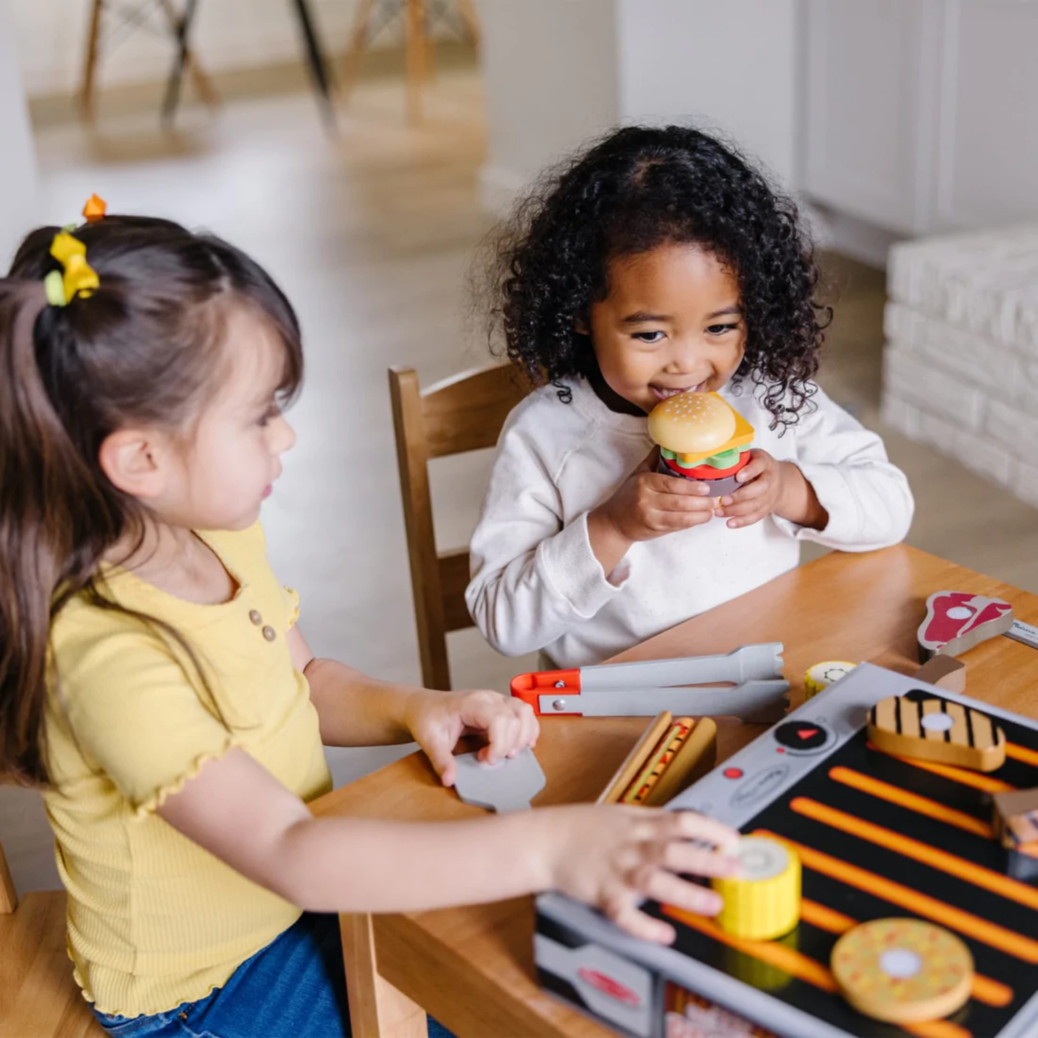 JUEGO MESA MELISSA & DOUG SET BARBACOA PEQUEÑA DE MADERA - 1