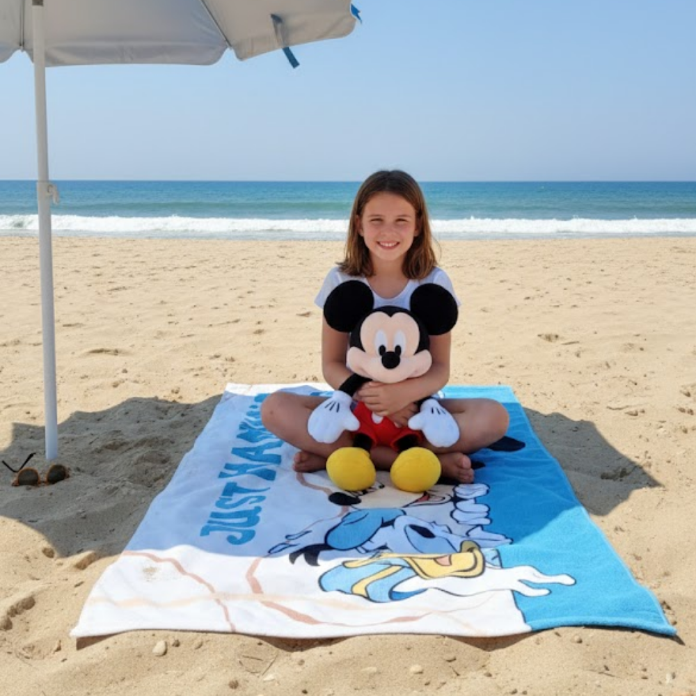 TOALLA PARA PLAYA HELLO KITTY Y AMIGOS AZUL 140X70CM - 2