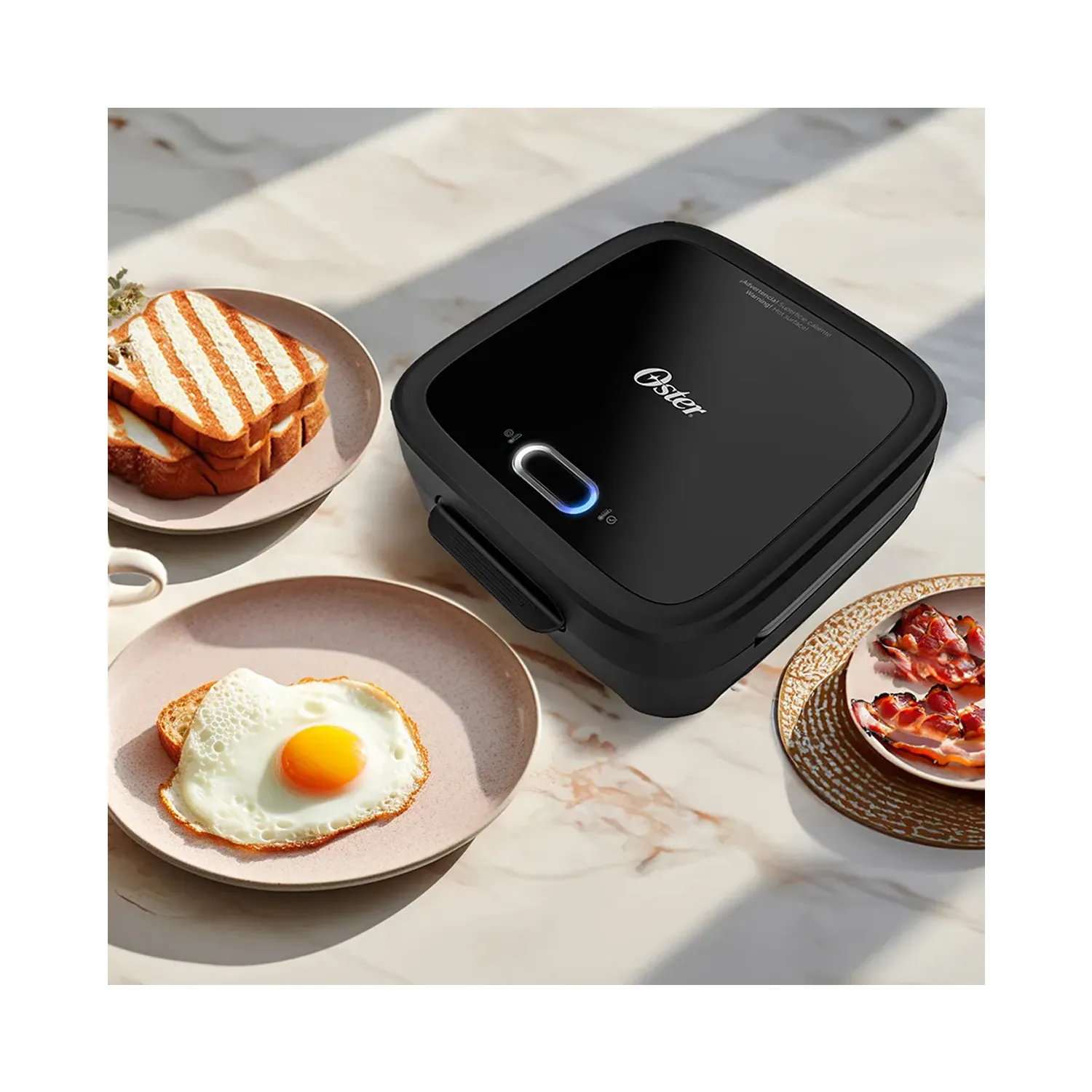 SANDWICHERA OSTER COMPACTA CON PLATOS HONDOS CKSTSM400 NEGRO - 4