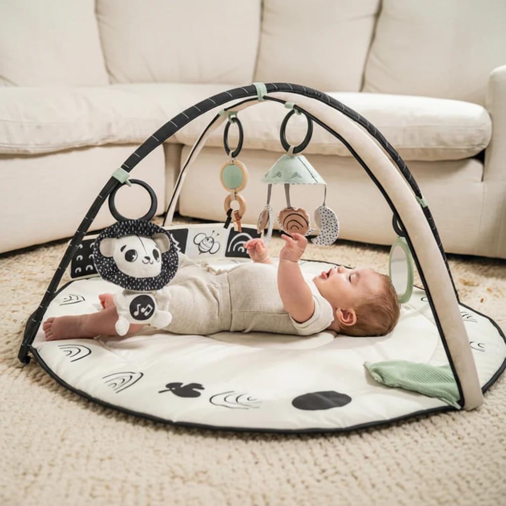 GIMNASIO TINY BLACK Y WHITE DECOR - 4
