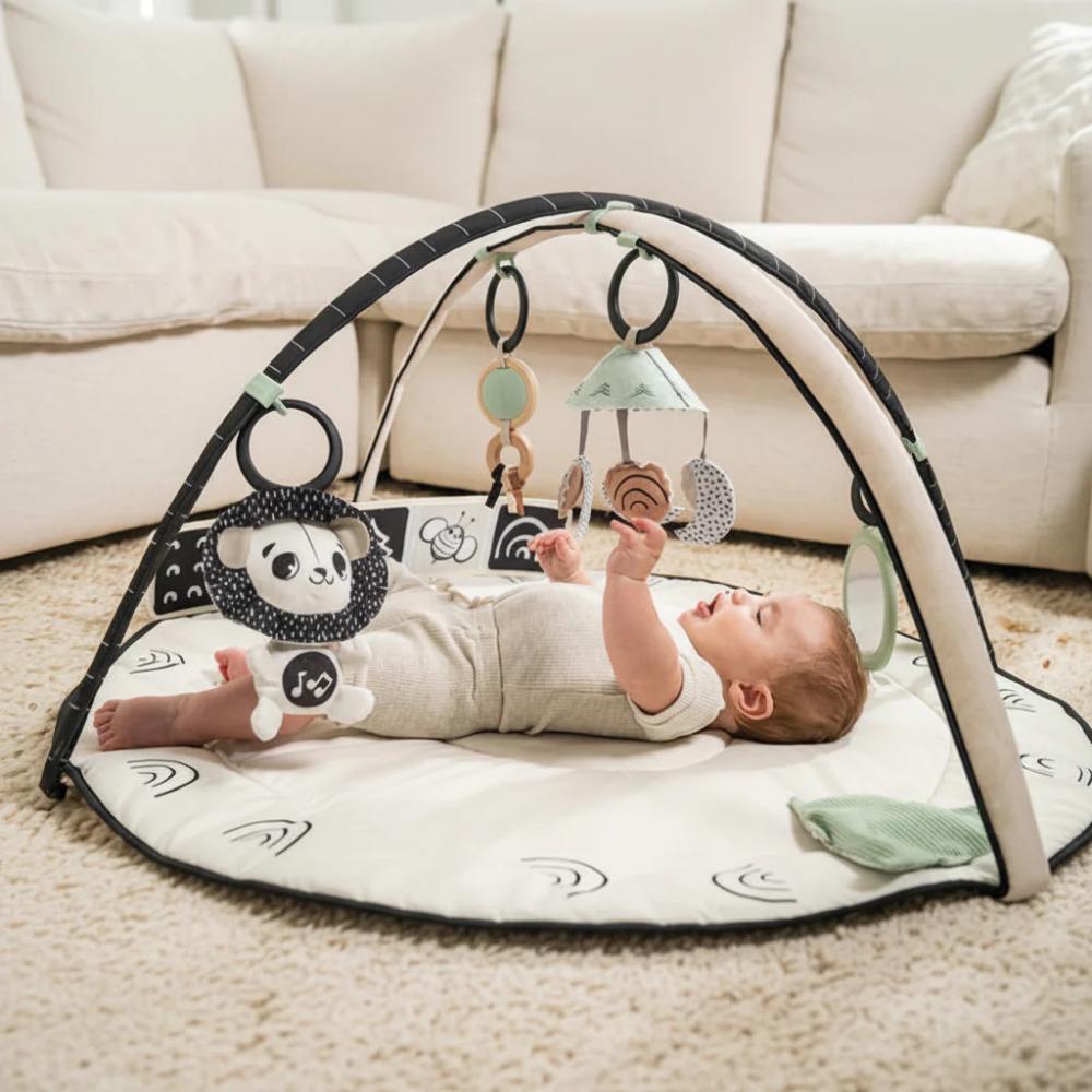 GIMNASIO TINY BLACK Y WHITE DECOR - 8