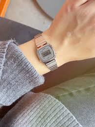 RELOJ CASIO LA670W-7D MUJER ACERO PLATEADO EXPANDIBLE - GRIS - 4