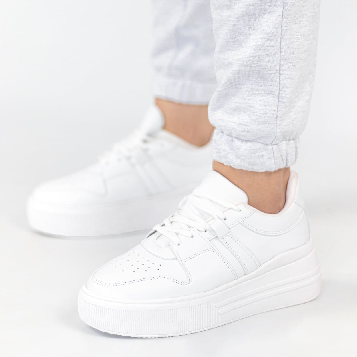 ZAPATILLAS MUJER RENATA 770 - 4