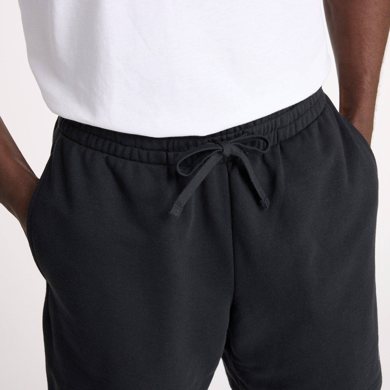 SHORT HOMBRE SPORT ESSENTIALS FRENCH TERRY 7' NEGRO - 4