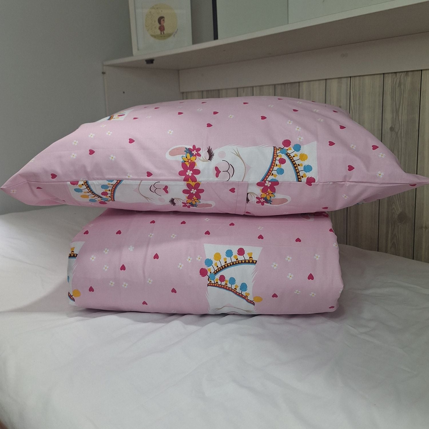 CUBREPLUMON LUJO 1.5 PLAZAS ROSADO ESTAMPADOS INFANTIL CON DISEÑO LLAMA - 3