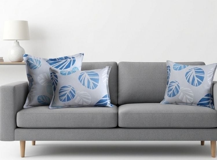 COJIN LUJO 50 CM X 50 CM GRIS CLARO ESTAMPADO HOJAS CELESTE UNIDAD - 5