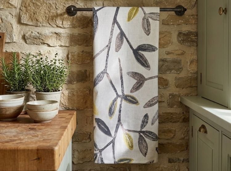MANTEL DE MESA LUJO 130 CM X 320 CM GRIS CLARO ESTAMPADO ENREDADERA TERRA - 2