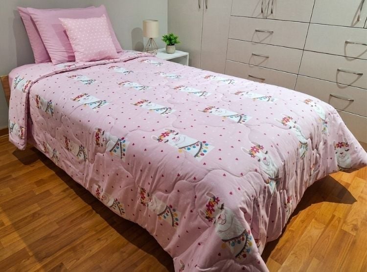 EDREDÓN LUJO 1.5 PLAZAS ROSADO ESTAMPADO REVERSIBLE CON JUEGO DE SÁBANAS 5 PIEZAS - 1