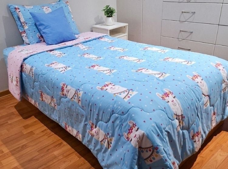 EDREDÓN LUJO 1.5 PLAZAS CELESTE ESTAMPADO REVERSIBLE CON JUEGO DE SÁBANAS 5 PIEZAS - 1