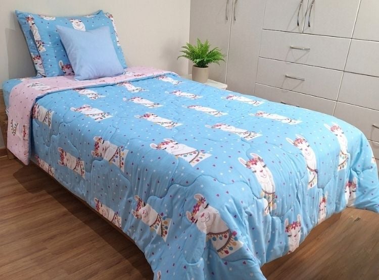 EDREDÓN LUJO 1.5 PLAZAS CELESTE ESTAMPADO REVERSIBLE CON JUEGO DE SÁBANAS 5 PIEZAS - 1