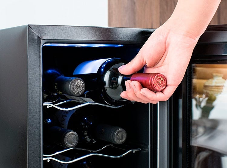 CAVA DE VINO ELECTROLUX 12 BOTELLAS ERW122XAMB VINERA NEGRO - 5