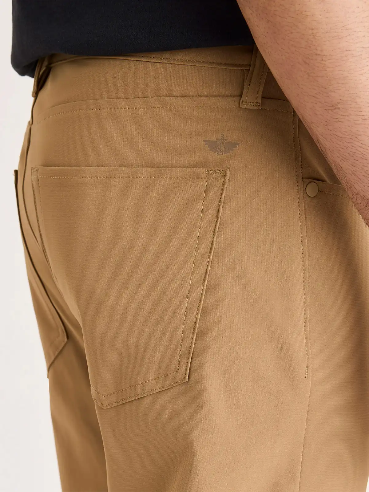 PANTALÓN HOMBRE DOCKERS MARRÓN GO AIRWEAVE - 3