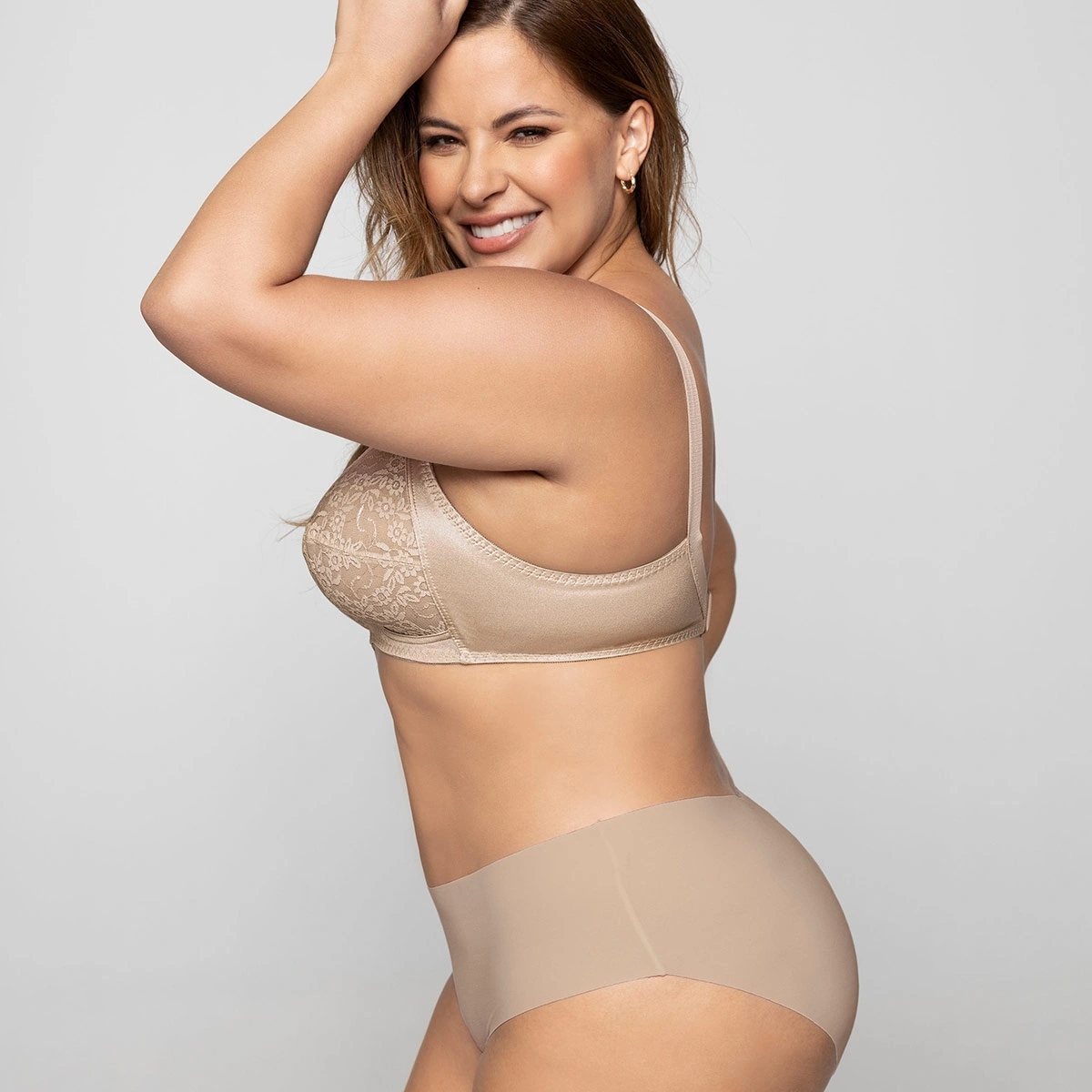 BRASIER CLÁSICO SIN ARCO CON COPAS EN ENCAJE - 5