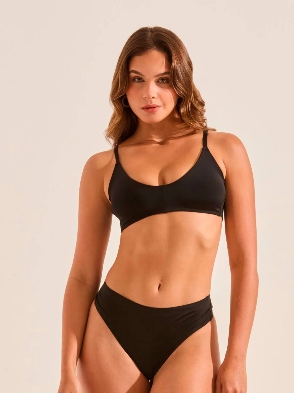 SOSTÉN MUJER KOKETA TRIÁNGULAR AURA - 1