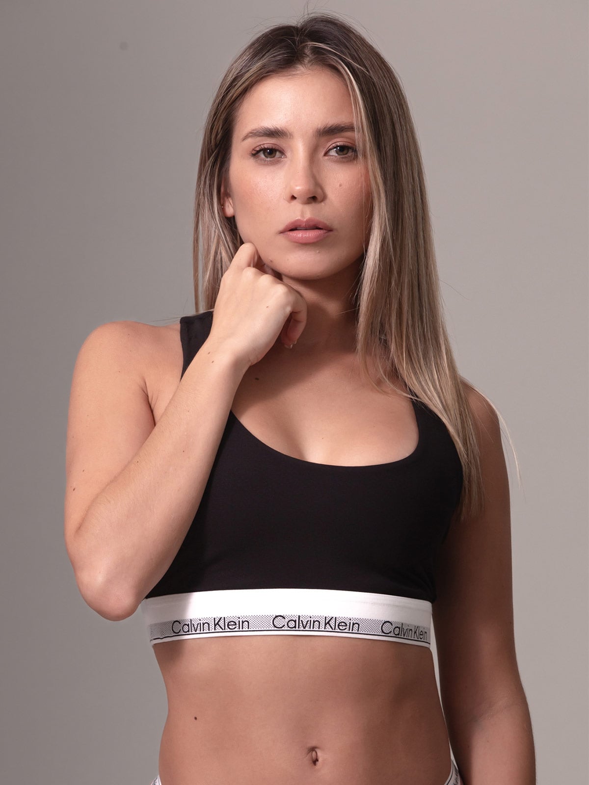 SOSTÉN MUJER CALVIN KLEIN - 2