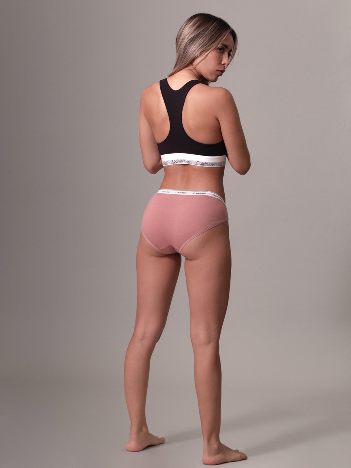 SOSTÉN MUJER CALVIN KLEIN - 3