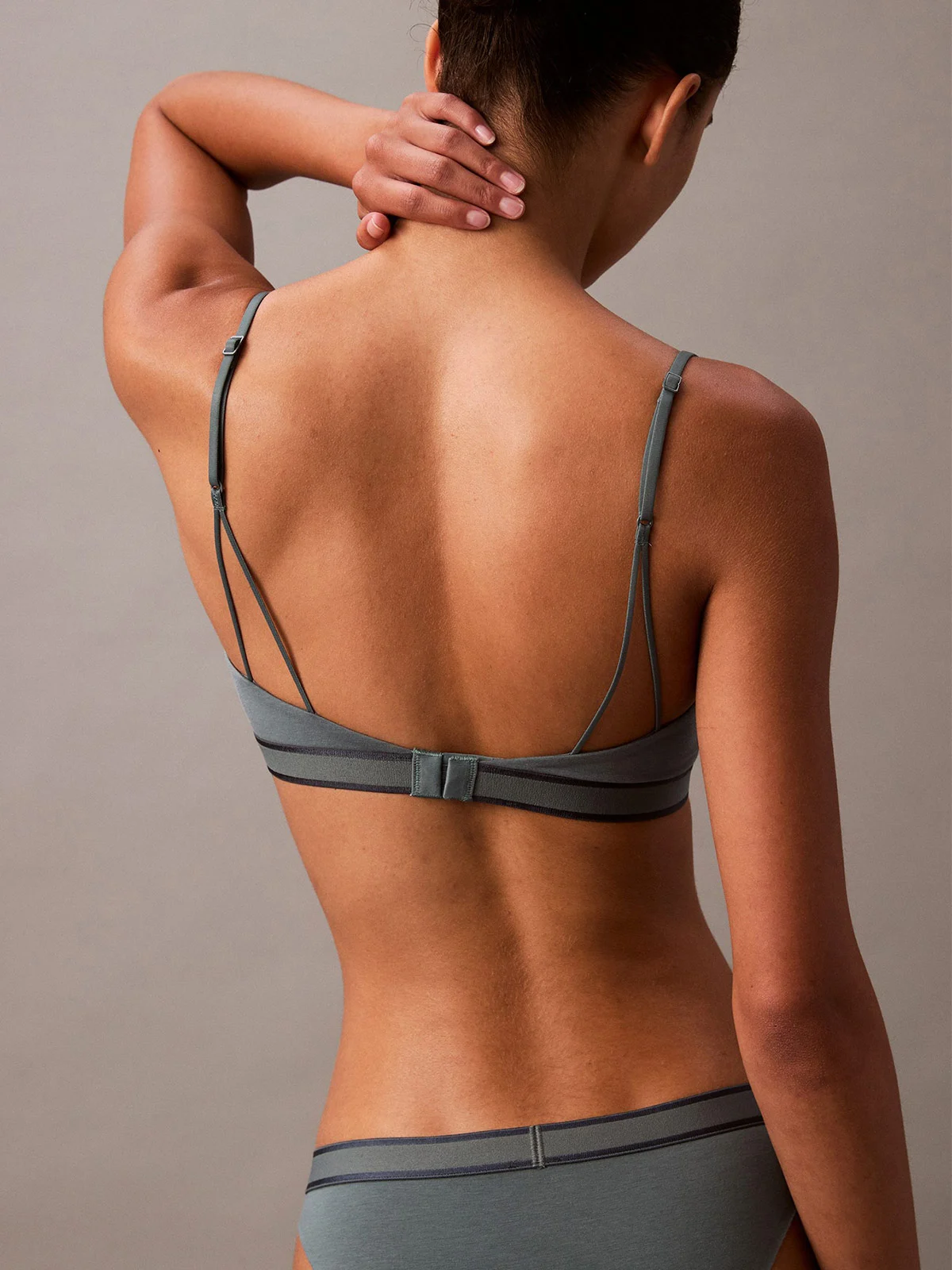 SOSTÉN MUJER CALVIN KLEIN - 5
