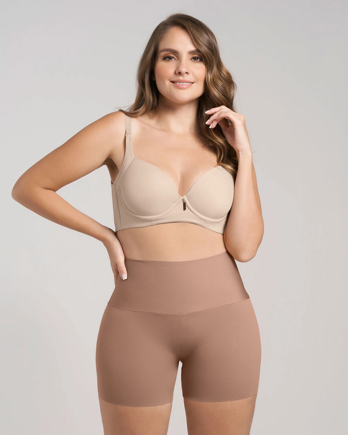 SHORT DE CONTROL MODERADO ASPECTO INVISIBLE CON FAJÓN ANTIDESLIZANTE LEONISA - 1