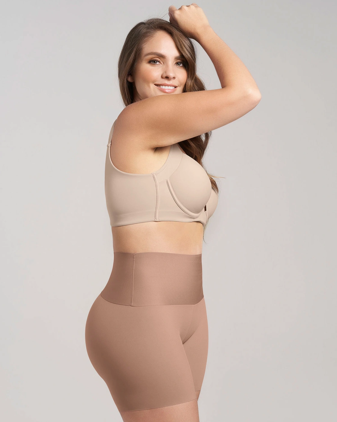 SHORT DE CONTROL MODERADO ASPECTO INVISIBLE CON FAJÓN ANTIDESLIZANTE LEONISA - 2