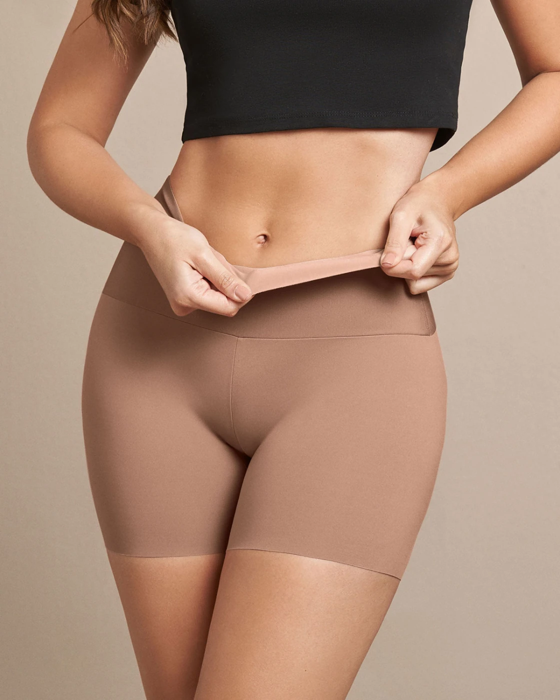SHORT DE CONTROL MODERADO ASPECTO INVISIBLE CON FAJÓN ANTIDESLIZANTE LEONISA - 3