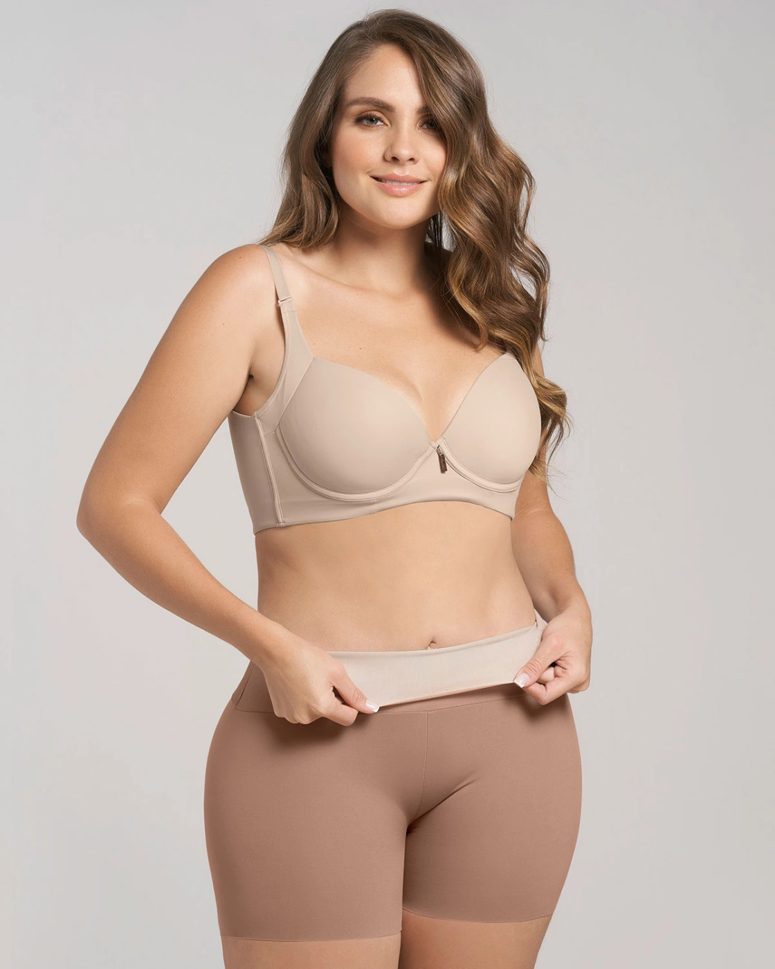 SHORT DE CONTROL MODERADO ASPECTO INVISIBLE CON FAJÓN ANTIDESLIZANTE LEONISA - 4