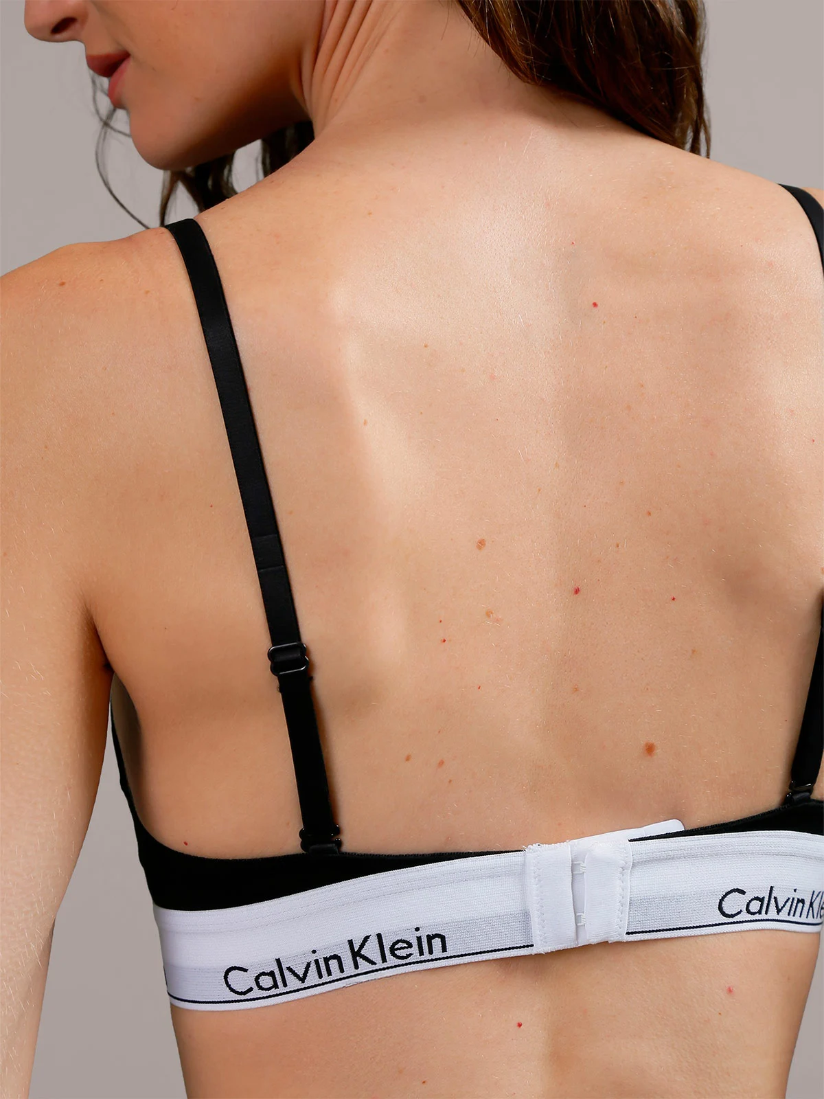 SOSTÉN MUJER CALVIN KLEIN - 4
