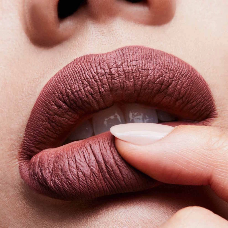 LABIAL MAC LÍQUIDO RETRO MATTE LIQUID LIPCOLOUR TOPPED WITH BRANDY - 2