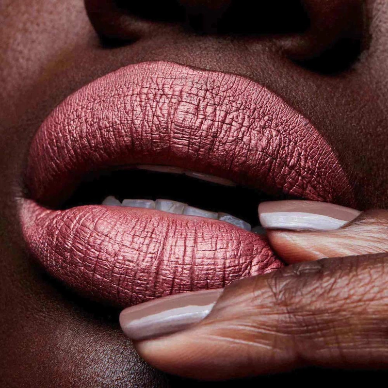 LABIAL MAC LÍQUIDO RETRO MATTE LIQUID LIPCOLOUR GEMZ & ROSES - 4