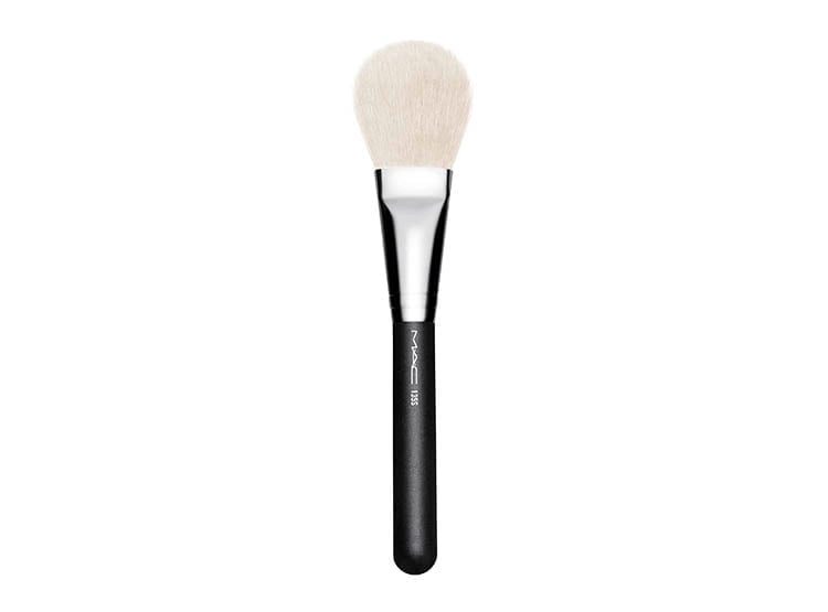 BROCHA MAC 135S LARGE FLAT POWDER - 1