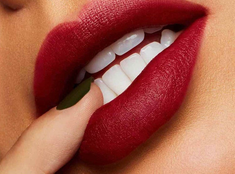 LABIAL MAC POWDER KISS LIQUID LIPCOLOUR MAKE LOVE TO THE CAMERA - 5