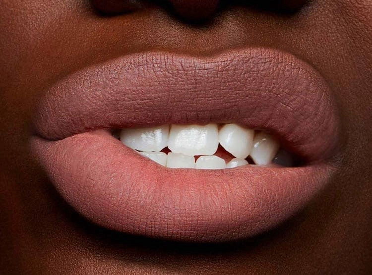 LABIAL MAC POWDER KISS LIQUID LIPCOLOUR MULL IT OVER - 6