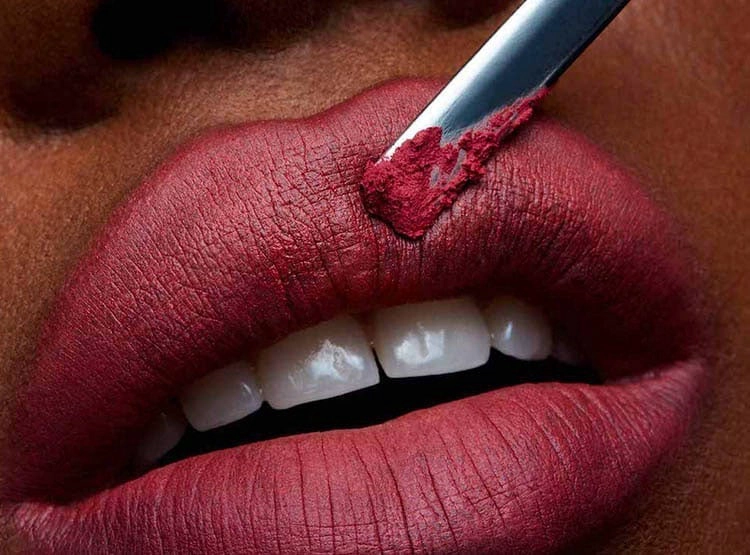 LABIAL MAC POWDER KISS LIPSTICK STAY CURIOUS - 5