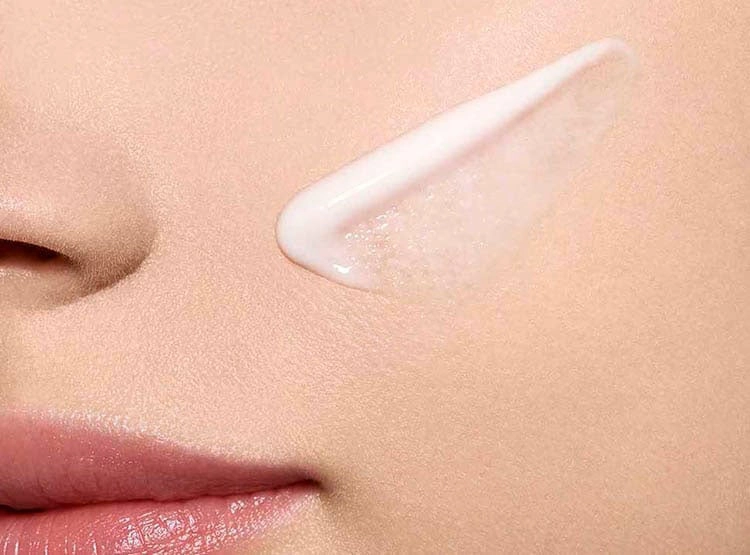 CREMA FACIAL CLARINS DE DÍA NUTRILUMIERE PARA TODO TIPO DE PIEL - 2