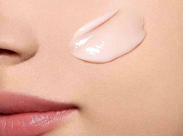 CREMA FACIAL CLARINS DE NOCHE NUTRILUMIERE PARA TODO TIPO DE PIEL - 2