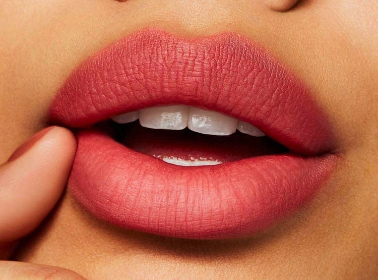 LABIAL MAC POWDER KISS LIPSTICK SHEER OUTRAGE - 4