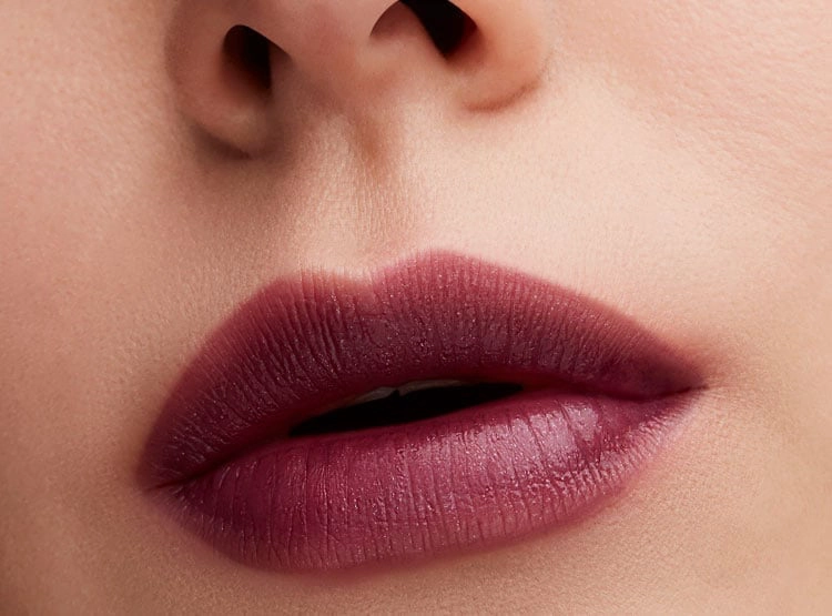 LABIAL MAC LUSTREGLASS LIPSTICK SUCCUMB TO PLUM - 3